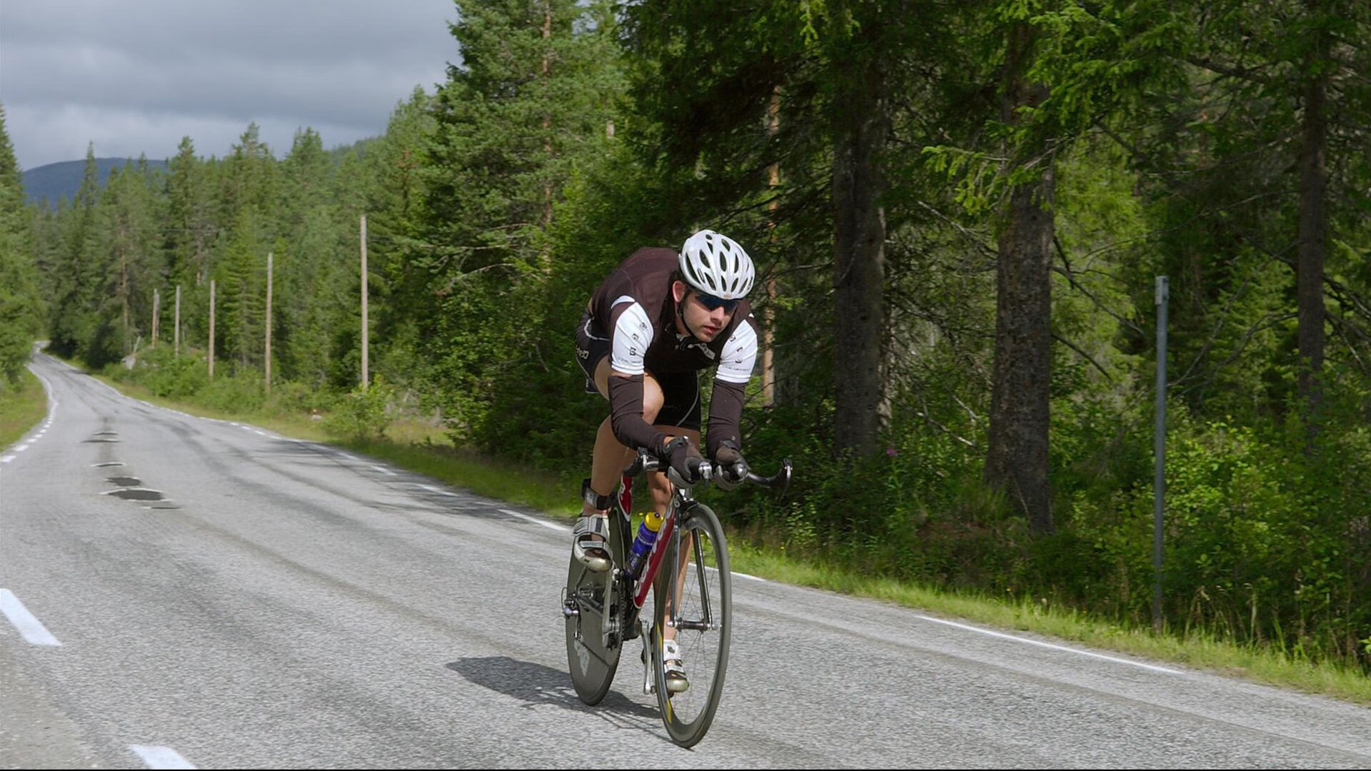 中国马拉松系列赛绍兴古城站 参赛选手穿梭古桥老街感受江南水乡魅力